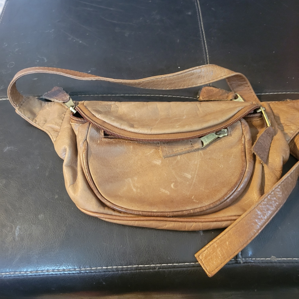 Vintage Leather Fanny La